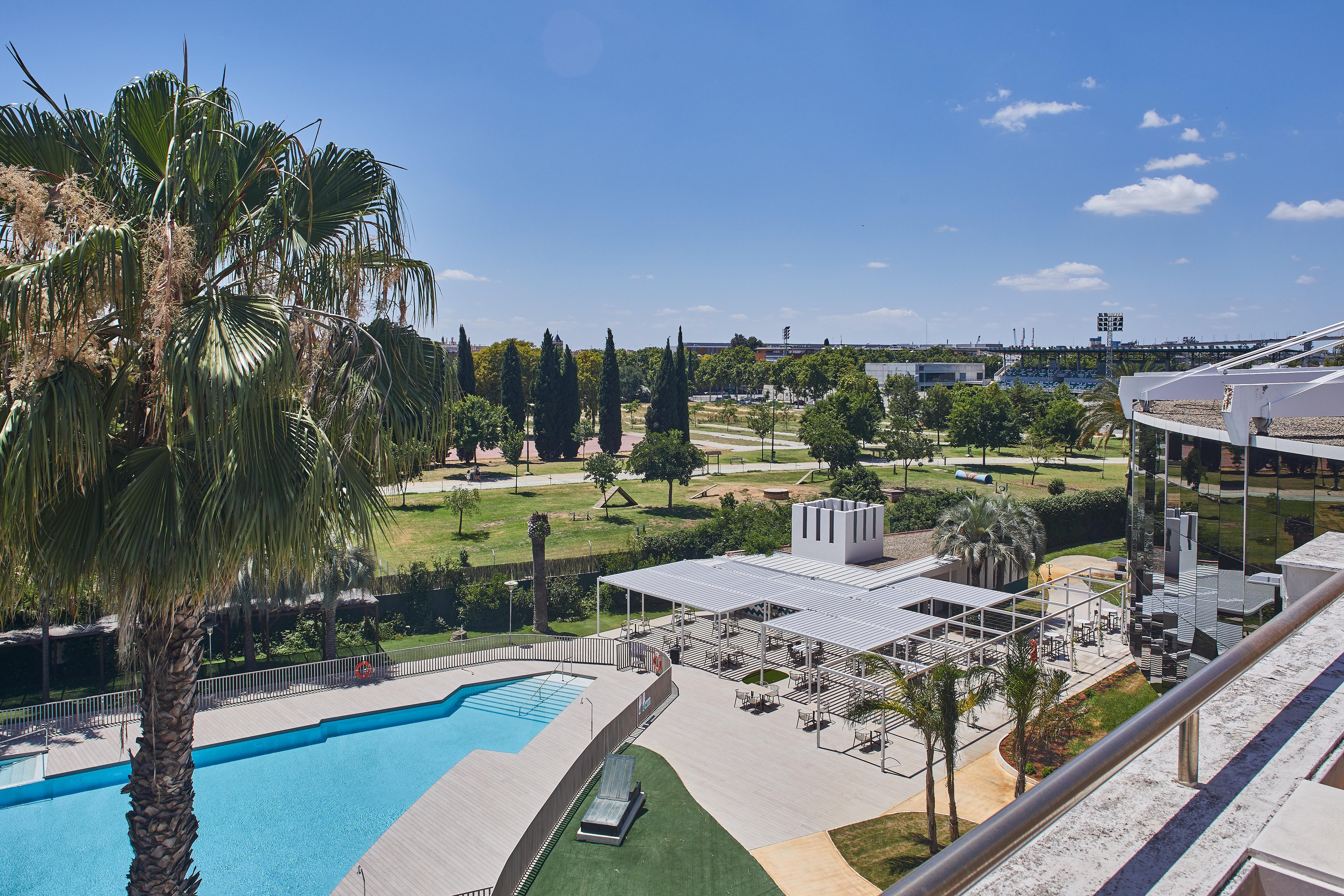 Silken Al-Andalus Palace Seville Exterior photo The park