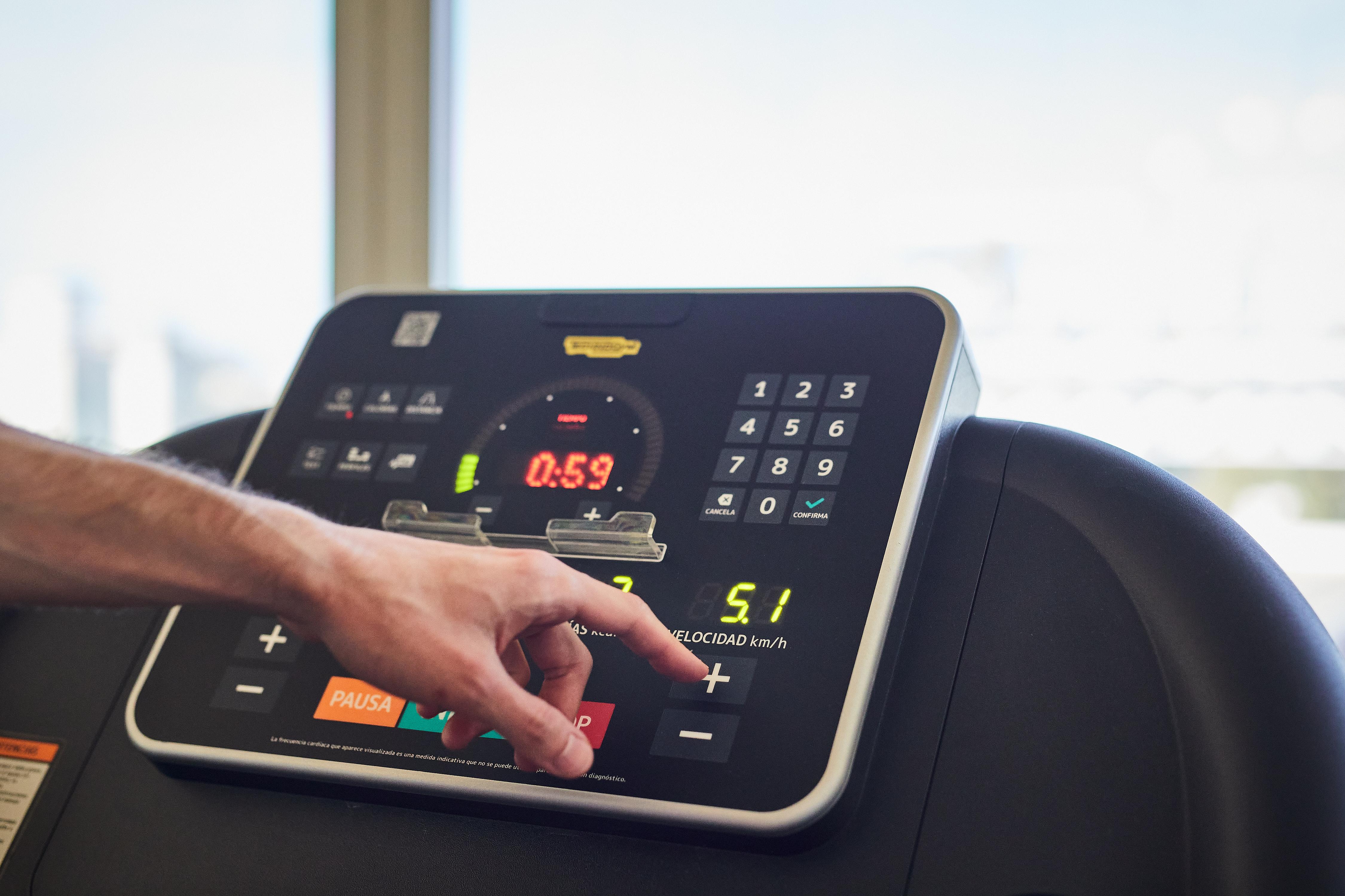 Silken Al-Andalus Palace Seville Exterior photo A treadmill in a gym