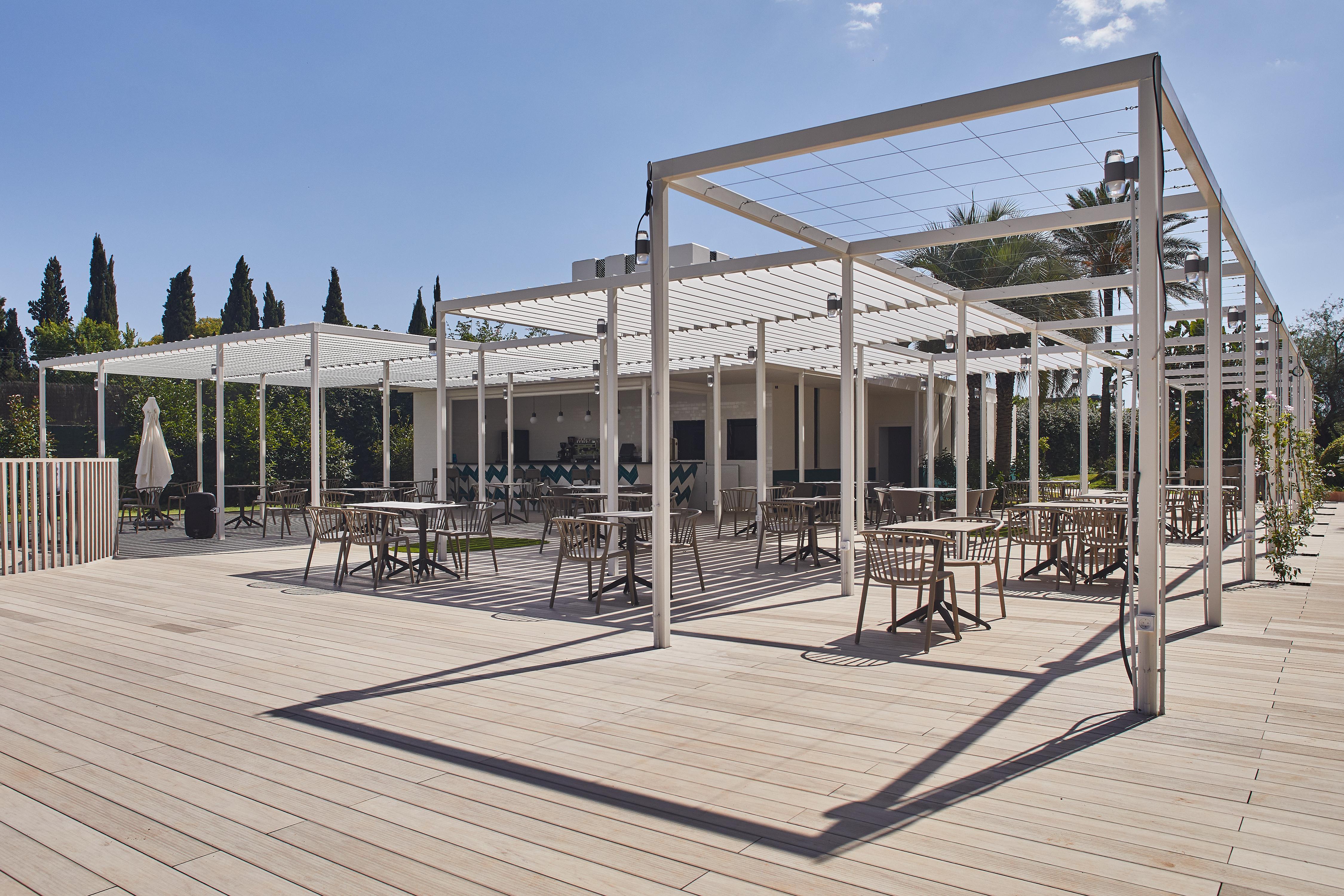 Silken Al-Andalus Palace Seville Exterior photo The pergola at the entrance of the restaurant