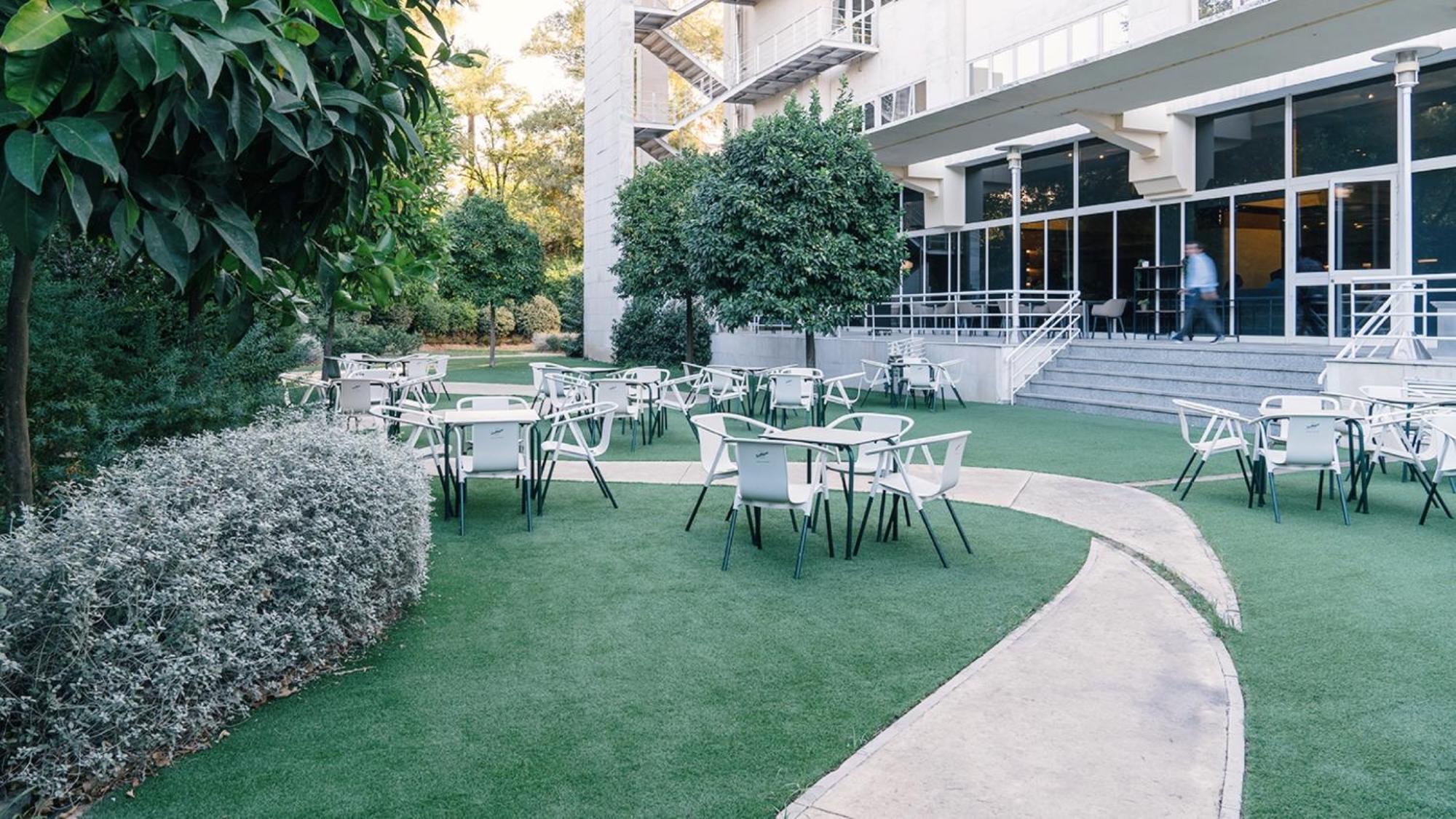 Silken Al-Andalus Palace Seville Exterior photo The garden of the hotel